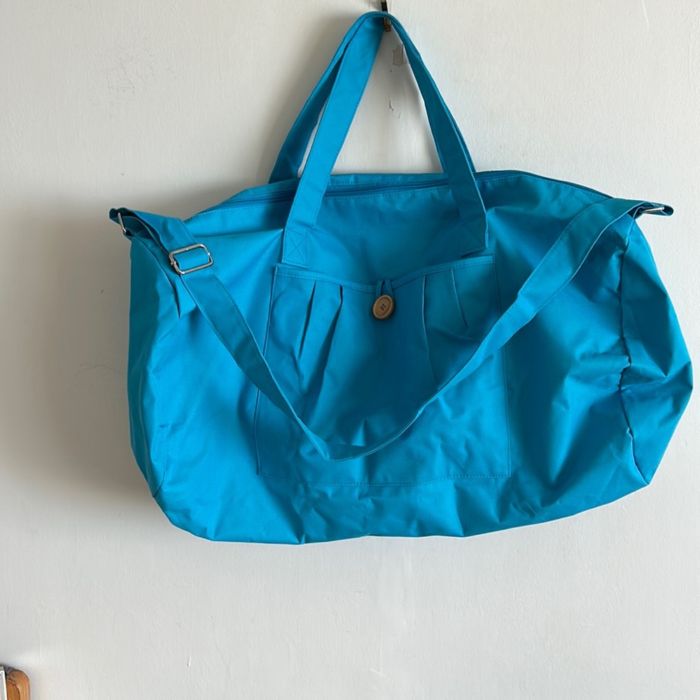 NWOT -Aqua travel bag